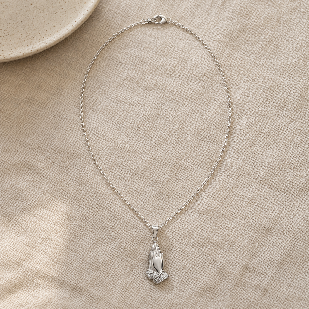 Collar Erya de plata 925 completo sobre tela de lino beige