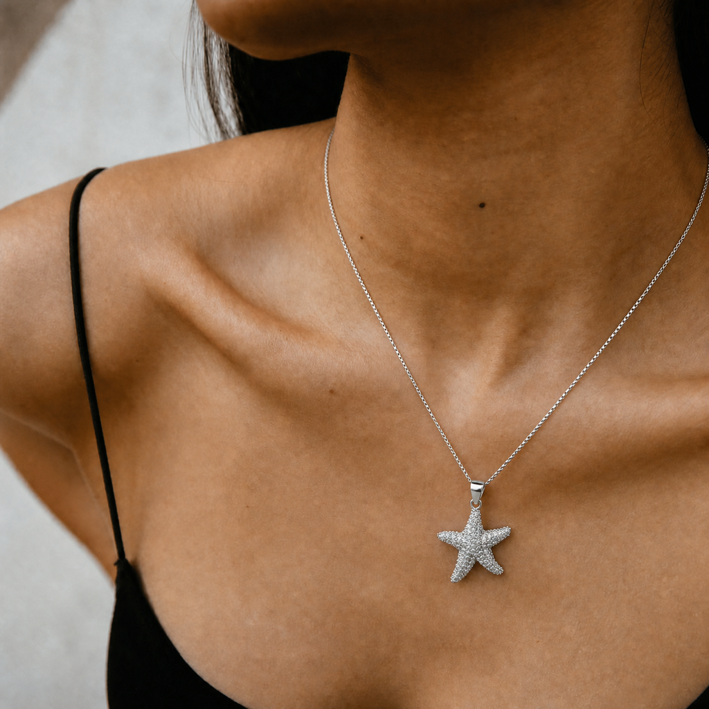 Collar Seraphis de plata 925: detalle sobre escote
