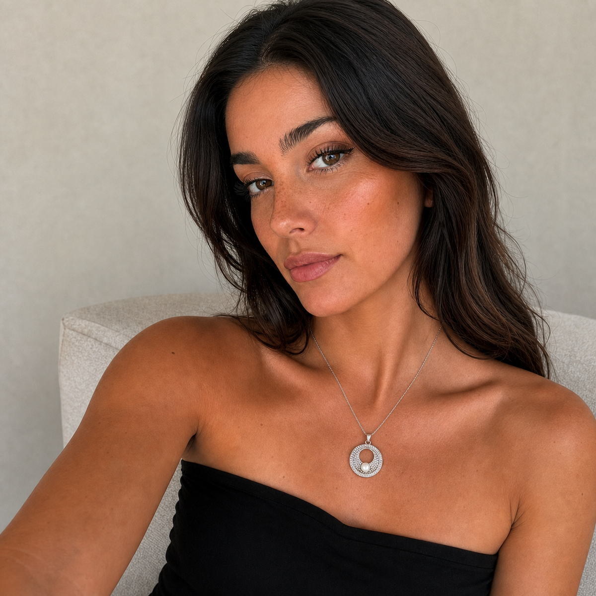 Collar Serayth de plata 925: retrato de modelo