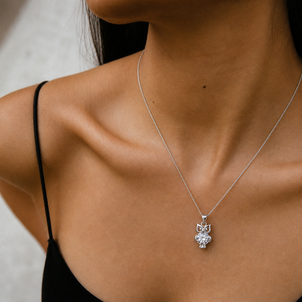 Collar Soriel de plata 925: detalle sobre escote